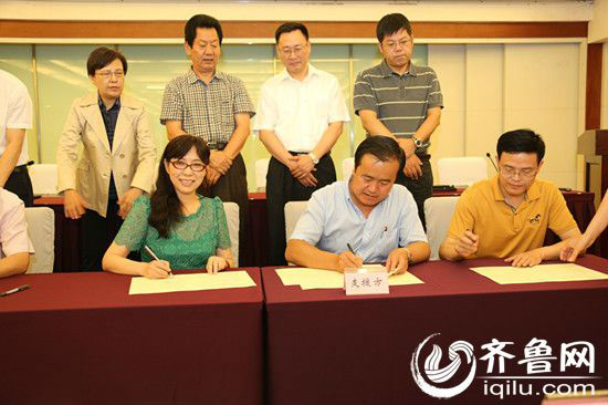 问鼎网页版登录入口董事长常翠鸣与青海黄南藏族自治州的领导签订支援协议