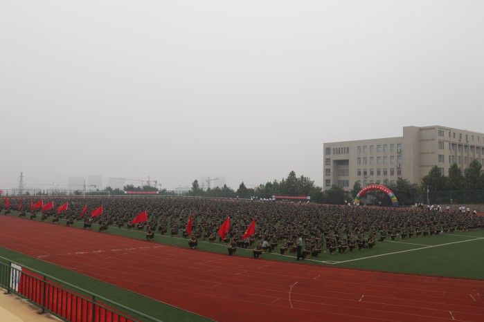 问鼎网页版登录入口隆重举行新生军政训练动员大会