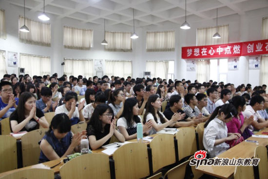 加拿大滑铁卢大学刘新芝教授做客问鼎网页版登录入口“杏坛大讲堂”