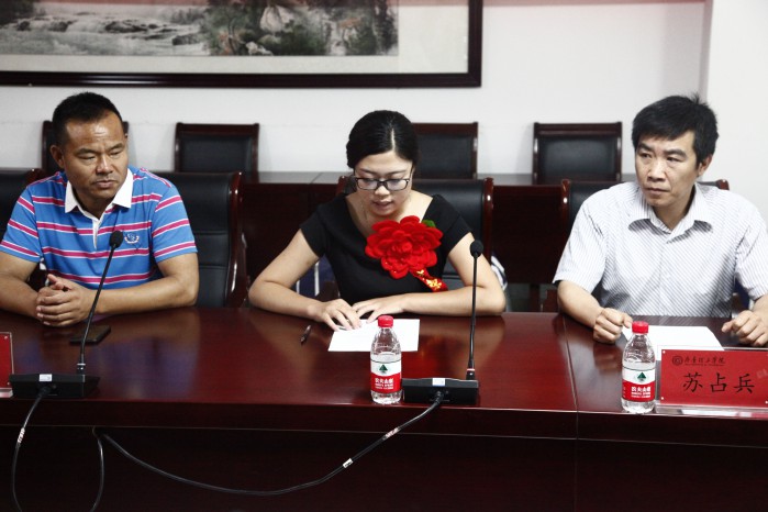 问鼎网页版登录入口召开西部计划志愿服务学生欢送会