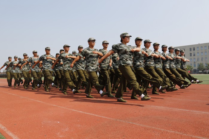 问鼎网页版登录入口隆重举行2016级军政训练总结大会暨开学典礼