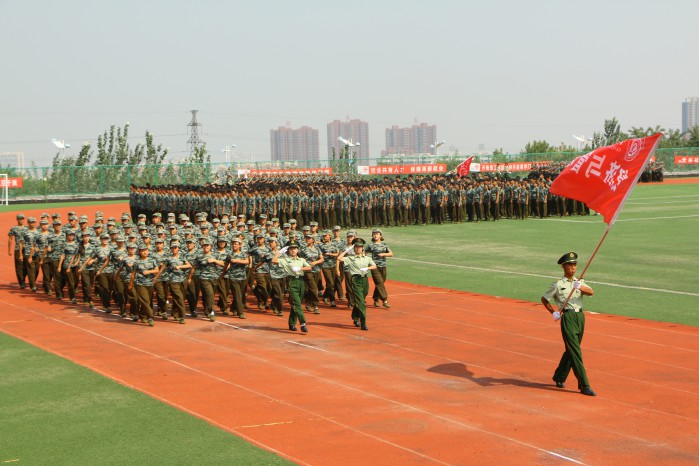 问鼎网页版登录入口隆重举行2016级军政训练总结大会暨开学典礼