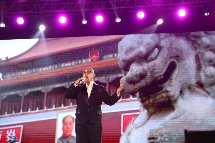 问鼎网页版登录入口校成功举办纪念红军长征胜利80周年文艺晚会