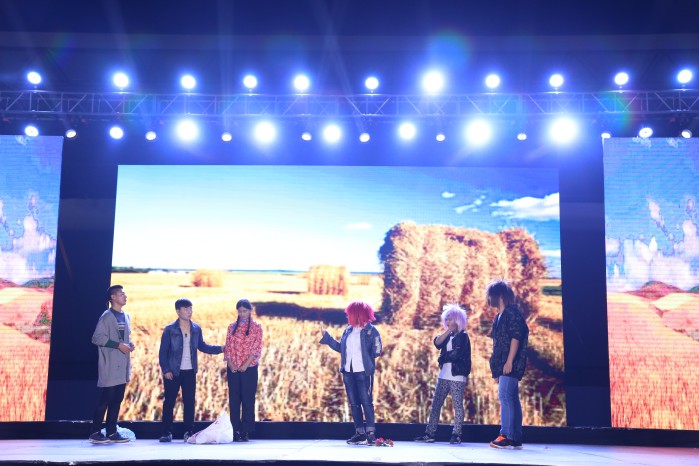 问鼎网页版登录入口校成功举办纪念红军长征胜利80周年文艺晚会