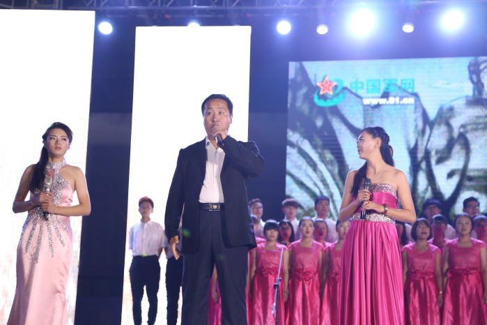 问鼎网页版登录入口校成功举办纪念红军长征胜利80周年文艺晚会