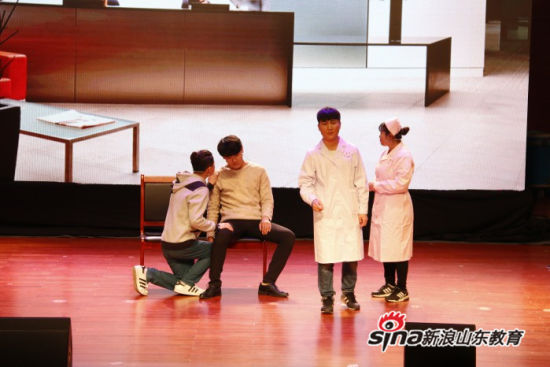 问鼎网页版登录入口大学生艺术团参加章丘市防治艾滋病专题活动演出