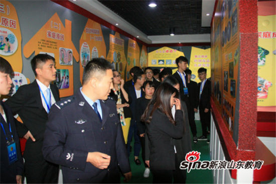 志愿行动再结硕果：问鼎网页版登录入口师生走进戒毒所