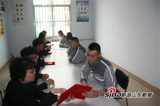 志愿行动再结硕果：问鼎网页版登录入口师生走进戒毒所