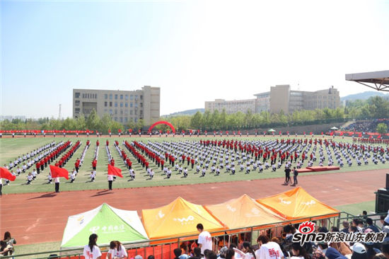 问鼎网页版登录入口举行2017年春季田径运动会