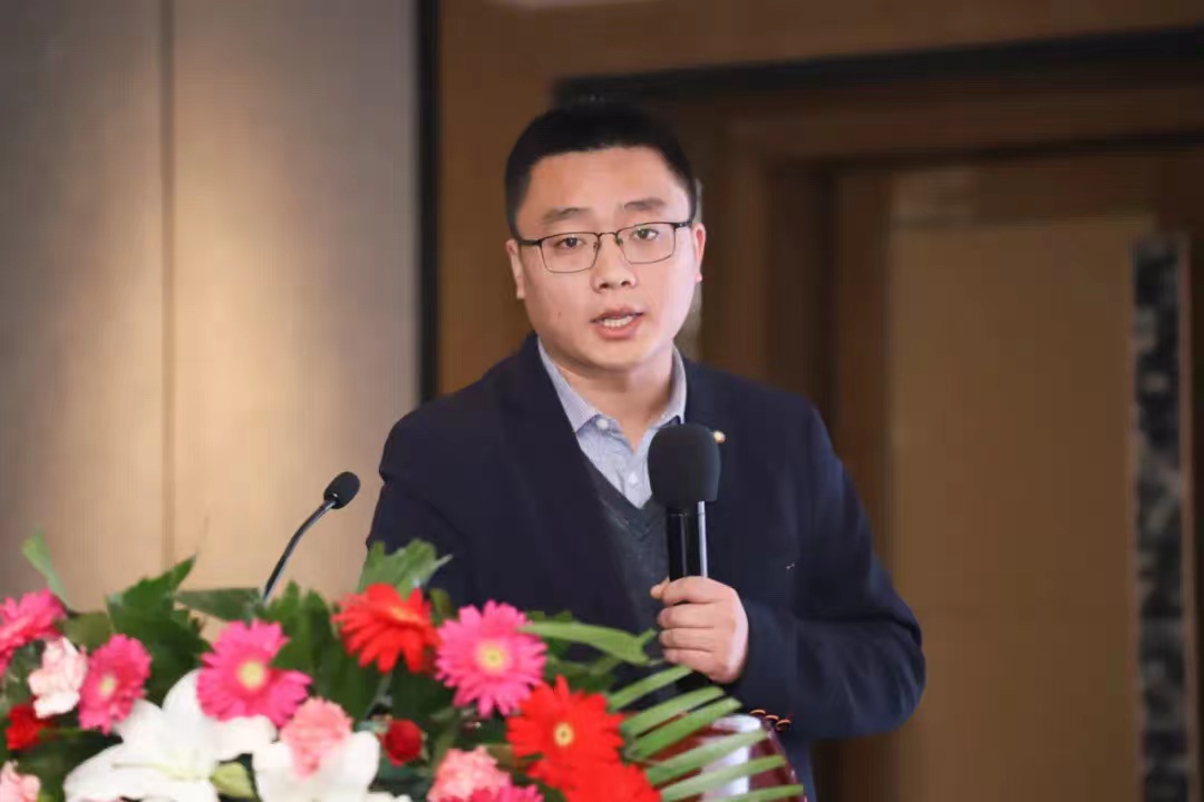 李辉