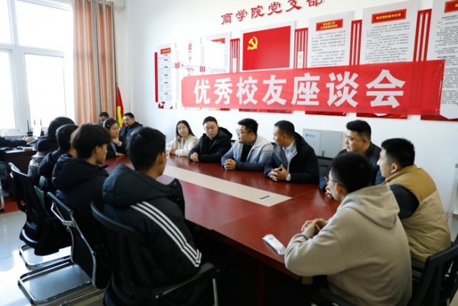优秀校友返校为师弟师妹们传经送宝