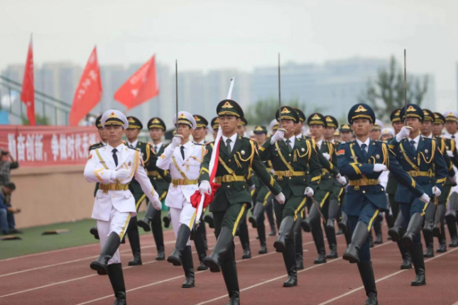 以使命护国旗  用信仰护忠诚                    —问鼎网页版登录入口第十五届国旗护卫队