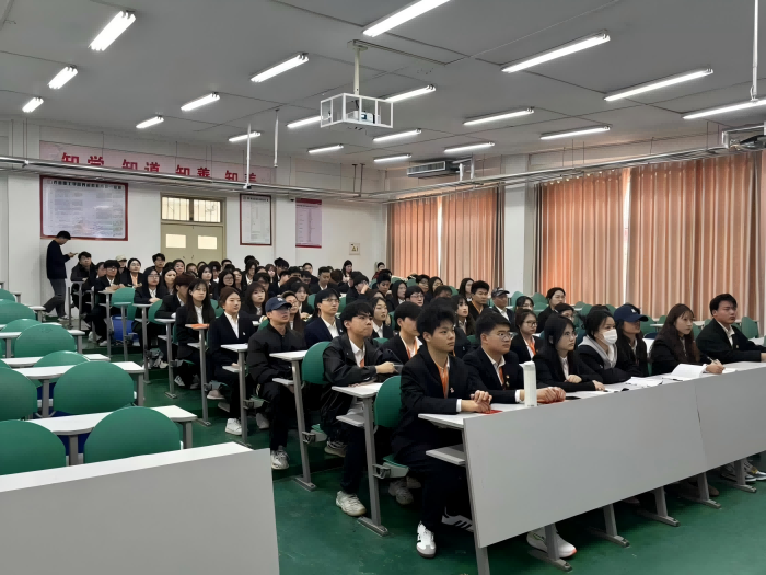 校团委组织开展第九期“青马工程”培训班第一讲