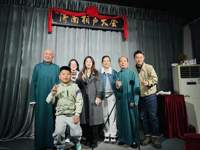 我校藏笑阁曲艺社赴济南相声大会观摩学习