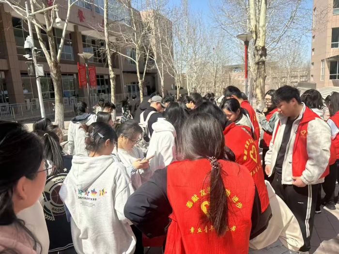 校团委举办“光盘行动”主题活动