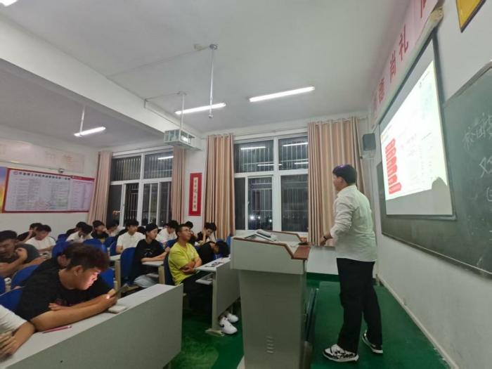 注入新活力，开启新征程：我校团委办公室召开新学期首次例会
