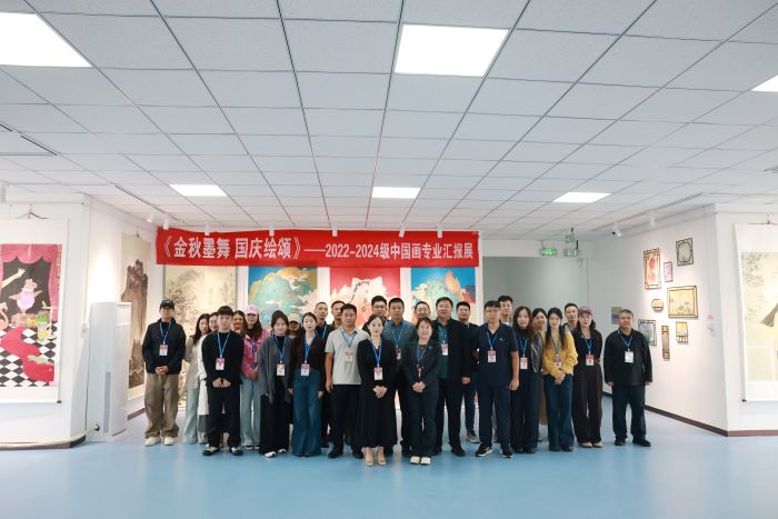 艺术学院举办《金秋舞墨 国庆绘颂》中国画专业汇报展
